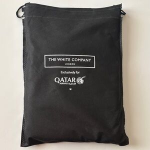 NEW NWT - QATAR AIRWAYS BUSINESS CLASS PAJAMAS/PYJAMAS    SIZE: M  NEVER OPENED